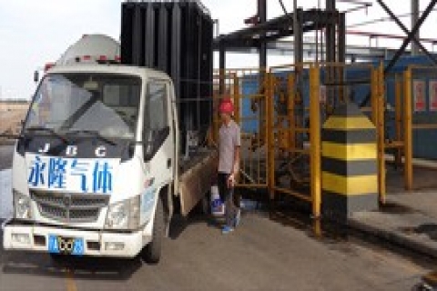 電廠(chǎng)進(jìn)行管道氮氣吹掃和打壓服務(wù)