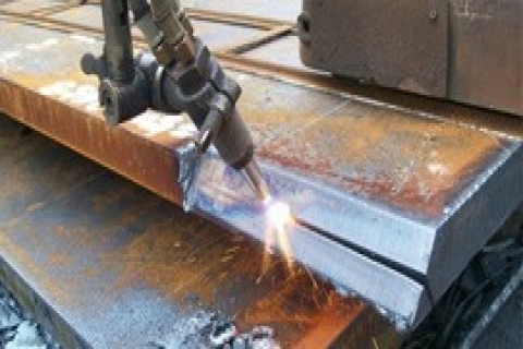 以杜瓦罐裝工業(yè)氣體為機械焊割供氣